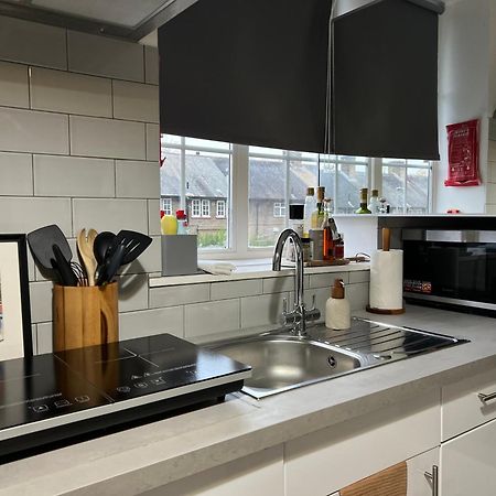 Stylish Putney Village Flat London Eksteriør billede